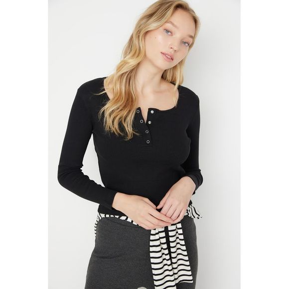 NWT Trendyol Women Slim fit Button placket Knit Blouse - Picture 9 of 13